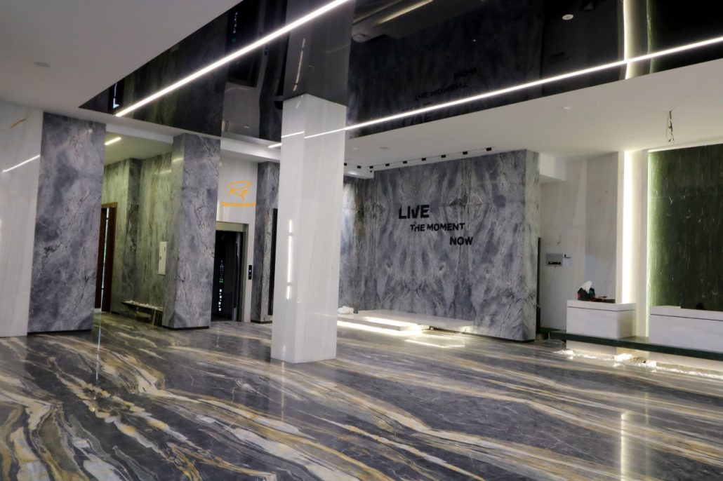 سقف آیینه ای