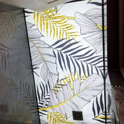 سقف در دستشویی